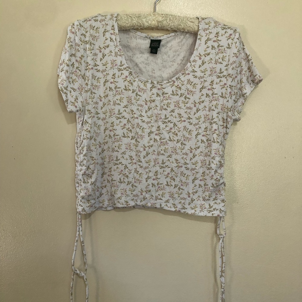 🔴Wild Fable floral Stretchy Crop  top. Scrunched sides short sleeves. Size XL. - Picture 6 of 14